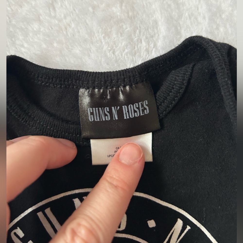 Guns N Roses onesie - Picture 3 of 6